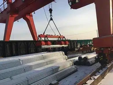 Rail transport for scaffold tubes